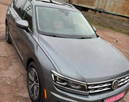 Серый Фольксваген Тигуан, объемом двигателя 2 л и пробегом 254 тыс. км за 17999 $, фото 6 на Automoto.ua