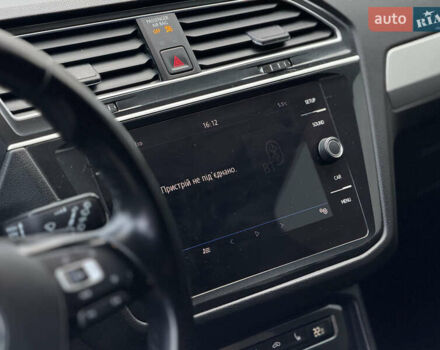 Серый Фольксваген Тигуан, объемом двигателя 2 л и пробегом 248 тыс. км за 21500 $, фото 46 на Automoto.ua