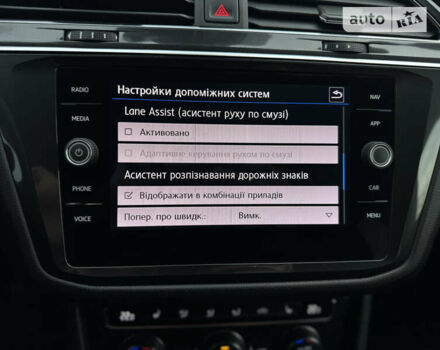 Сірий Фольксваген Тігуан, об'ємом двигуна 2 л та пробігом 180 тис. км за 28888 $, фото 39 на Automoto.ua