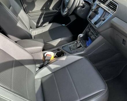 Сірий Фольксваген Тігуан, об'ємом двигуна 1.98 л та пробігом 300 тис. км за 16900 $, фото 9 на Automoto.ua