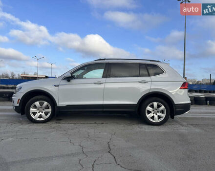 Серый Фольксваген Тигуан, объемом двигателя 1.98 л и пробегом 93 тыс. км за 21500 $, фото 2 на Automoto.ua