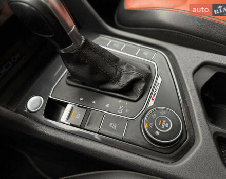 Серый Фольксваген Тигуан, объемом двигателя 2 л и пробегом 254 тыс. км за 17999 $, фото 17 на Automoto.ua