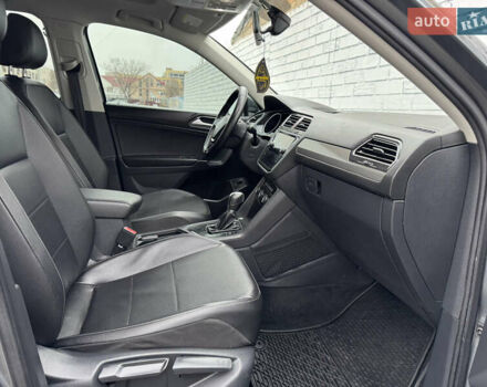 Серый Фольксваген Тигуан, объемом двигателя 2 л и пробегом 187 тыс. км за 18500 $, фото 27 на Automoto.ua