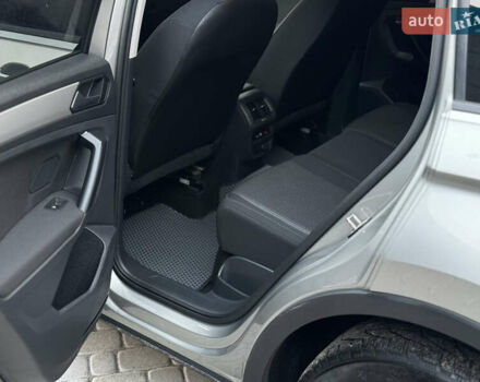 Серый Фольксваген Тигуан, объемом двигателя 2 л и пробегом 248 тыс. км за 21500 $, фото 33 на Automoto.ua