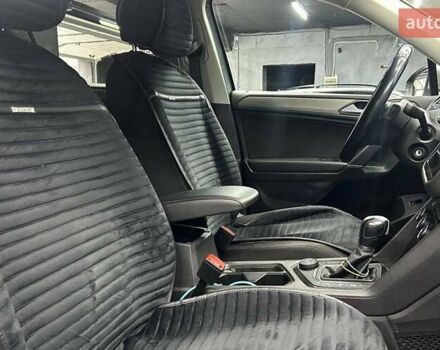 Серый Фольксваген Тигуан, объемом двигателя 1.97 л и пробегом 275 тыс. км за 26400 $, фото 16 на Automoto.ua