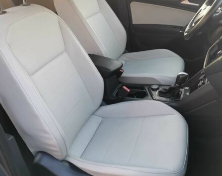 Серый Фольксваген Тигуан, объемом двигателя 2 л и пробегом 165 тыс. км за 16700 $, фото 4 на Automoto.ua