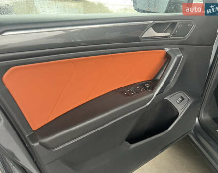 Сірий Фольксваген Тігуан, об'ємом двигуна 2 л та пробігом 175 тис. км за 19300 $, фото 22 на Automoto.ua