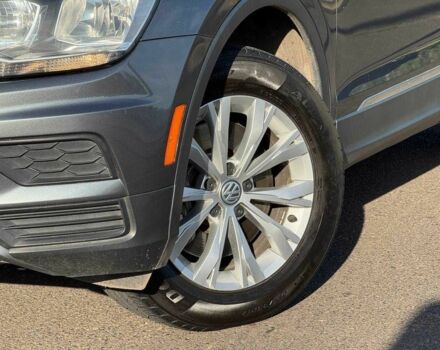 Сірий Фольксваген Тігуан, об'ємом двигуна 0 л та пробігом 130 тис. км за 402 $, фото 3 на Automoto.ua