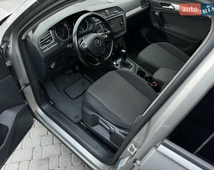 Серый Фольксваген Тигуан, объемом двигателя 2 л и пробегом 248 тыс. км за 21500 $, фото 37 на Automoto.ua