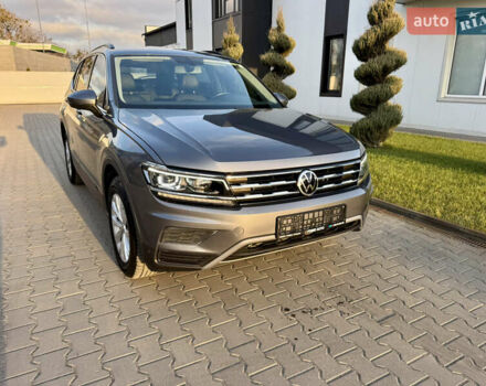 Серый Фольксваген Тигуан, объемом двигателя 2 л и пробегом 104 тыс. км за 20300 $, фото 4 на Automoto.ua