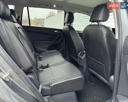 Серый Фольксваген Тигуан, объемом двигателя 2 л и пробегом 187 тыс. км за 18500 $, фото 26 на Automoto.ua