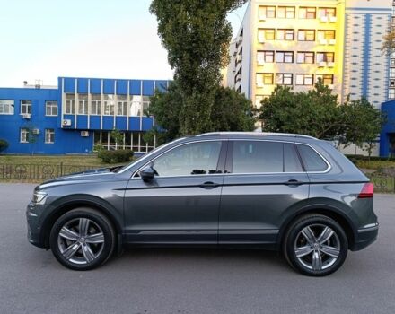 Серый Фольксваген Тигуан, объемом двигателя 2 л и пробегом 180 тыс. км за 30000 $, фото 2 на Automoto.ua