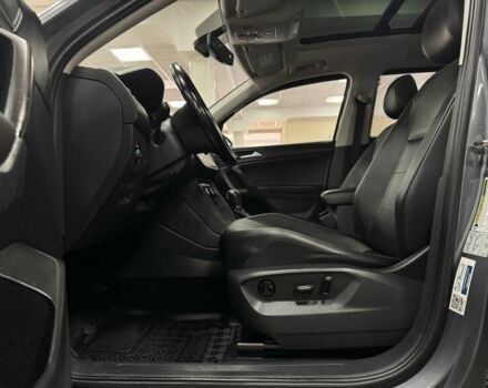 Серый Фольксваген Тигуан, объемом двигателя 2 л и пробегом 189 тыс. км за 19900 $, фото 12 на Automoto.ua