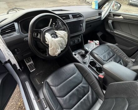 Сірий Фольксваген Тігуан, об'ємом двигуна 2 л та пробігом 144 тис. км за 10000 $, фото 4 на Automoto.ua