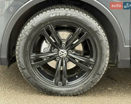 Серый Фольксваген Тигуан, объемом двигателя 2 л и пробегом 56 тыс. км за 24999 $, фото 49 на Automoto.ua