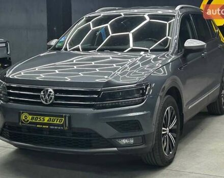 Серый Фольксваген Тигуан, объемом двигателя 1.97 л и пробегом 275 тыс. км за 26400 $, фото 2 на Automoto.ua