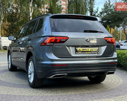 Серый Фольксваген Тигуан, объемом двигателя 2 л и пробегом 190 тыс. км за 17700 $, фото 4 на Automoto.ua