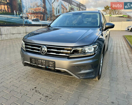 Серый Фольксваген Тигуан, объемом двигателя 2 л и пробегом 104 тыс. км за 20300 $, фото 8 на Automoto.ua