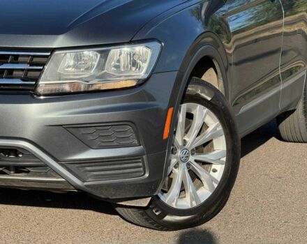 Сірий Фольксваген Тігуан, об'ємом двигуна 0 л та пробігом 130 тис. км за 402 $, фото 1 на Automoto.ua