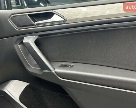 Серый Фольксваген Тигуан, объемом двигателя 1.97 л и пробегом 275 тыс. км за 26400 $, фото 17 на Automoto.ua