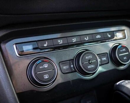 Сірий Фольксваген Тігуан, об'ємом двигуна 0 л та пробігом 110 тис. км за 11500 $, фото 10 на Automoto.ua