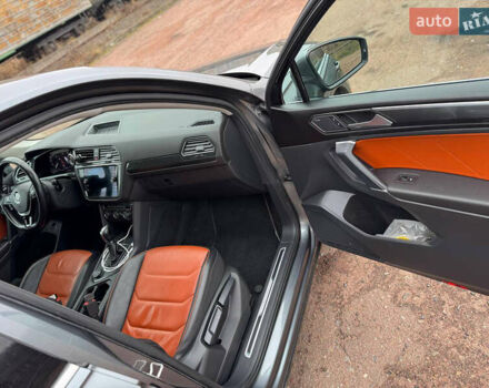 Серый Фольксваген Тигуан, объемом двигателя 2 л и пробегом 254 тыс. км за 17999 $, фото 16 на Automoto.ua