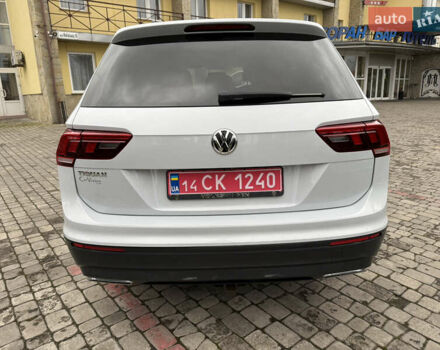 Серый Фольксваген Тигуан, объемом двигателя 1.98 л и пробегом 90 тыс. км за 15800 $, фото 3 на Automoto.ua