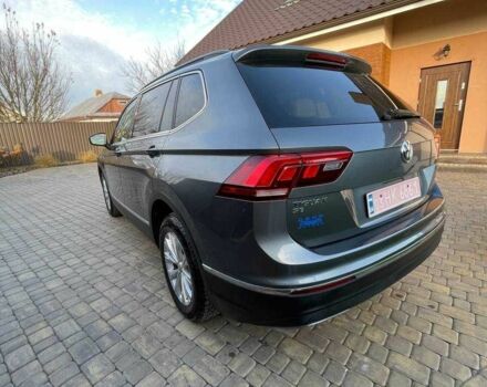 Серый Фольксваген Тигуан, объемом двигателя 2 л и пробегом 165 тыс. км за 16700 $, фото 2 на Automoto.ua