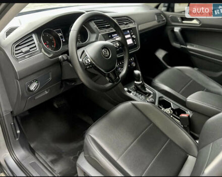Серый Фольксваген Тигуан, объемом двигателя 1.98 л и пробегом 121 тыс. км за 20000 $, фото 7 на Automoto.ua