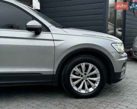 Серый Фольксваген Тигуан, объемом двигателя 2 л и пробегом 248 тыс. км за 21500 $, фото 10 на Automoto.ua