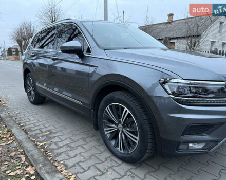 Серый Фольксваген Тигуан, объемом двигателя 2 л и пробегом 169 тыс. км за 21500 $, фото 1 на Automoto.ua