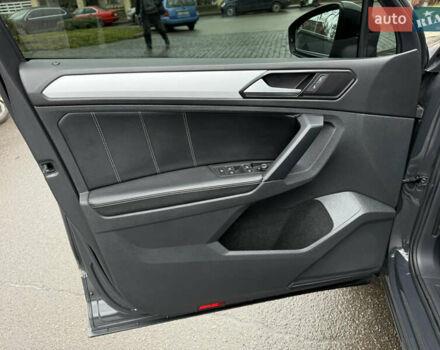 Серый Фольксваген Тигуан, объемом двигателя 2 л и пробегом 56 тыс. км за 24999 $, фото 59 на Automoto.ua