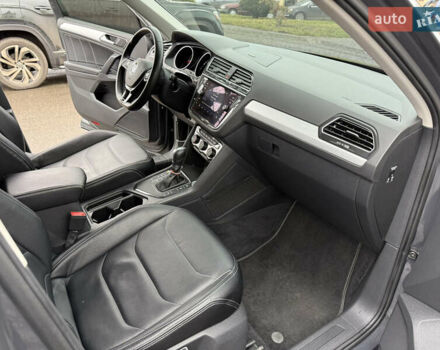 Серый Фольксваген Тигуан, объемом двигателя 2 л и пробегом 56 тыс. км за 24999 $, фото 57 на Automoto.ua