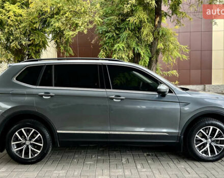 Серый Фольксваген Тигуан, объемом двигателя 1.98 л и пробегом 121 тыс. км за 20000 $, фото 2 на Automoto.ua