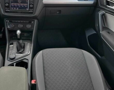 Серый Фольксваген Тигуан, объемом двигателя 2 л и пробегом 129 тыс. км за 17450 $, фото 5 на Automoto.ua