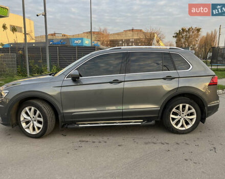 Сірий Фольксваген Тігуан, об'ємом двигуна 1.97 л та пробігом 145 тис. км за 27200 $, фото 7 на Automoto.ua