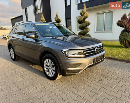 Серый Фольксваген Тигуан, объемом двигателя 2 л и пробегом 104 тыс. км за 20300 $, фото 3 на Automoto.ua