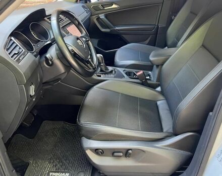 Серый Фольксваген Тигуан, объемом двигателя 2 л и пробегом 32 тыс. км за 9000 $, фото 7 на Automoto.ua