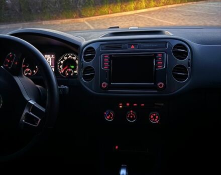 Серый Фольксваген Тигуан, объемом двигателя 2 л и пробегом 212 тыс. км за 13800 $, фото 2 на Automoto.ua