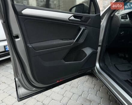 Серый Фольксваген Тигуан, объемом двигателя 2 л и пробегом 248 тыс. км за 21500 $, фото 38 на Automoto.ua