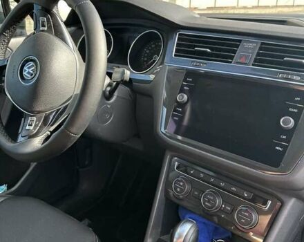 Сірий Фольксваген Тігуан, об'ємом двигуна 1.98 л та пробігом 300 тис. км за 16900 $, фото 8 на Automoto.ua