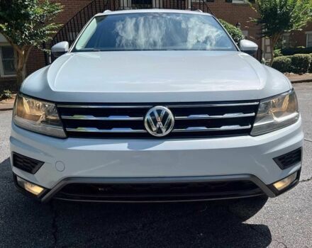 Серый Фольксваген Тигуан, объемом двигателя 2 л и пробегом 32 тыс. км за 9000 $, фото 1 на Automoto.ua