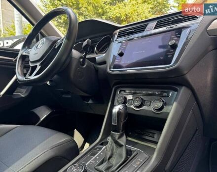 Сірий Фольксваген Тігуан, об'ємом двигуна 2 л та пробігом 167 тис. км за 19500 $, фото 12 на Automoto.ua