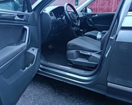 Серый Фольксваген Тигуан, объемом двигателя 2 л и пробегом 210 тыс. км за 21500 $, фото 3 на Automoto.ua