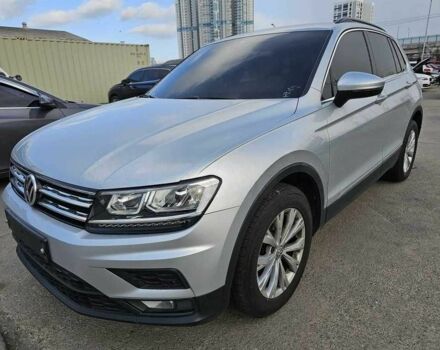 Серый Фольксваген Тигуан, объемом двигателя 2 л и пробегом 67 тыс. км за 20000 $, фото 2 на Automoto.ua