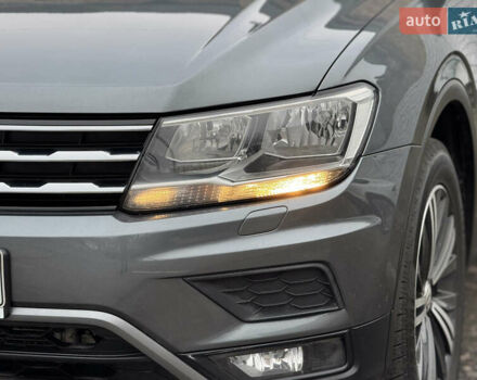 Серый Фольксваген Тигуан, объемом двигателя 2 л и пробегом 187 тыс. км за 18500 $, фото 3 на Automoto.ua