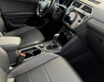 Серый Фольксваген Тигуан, объемом двигателя 2 л и пробегом 147 тыс. км за 17500 $, фото 11 на Automoto.ua