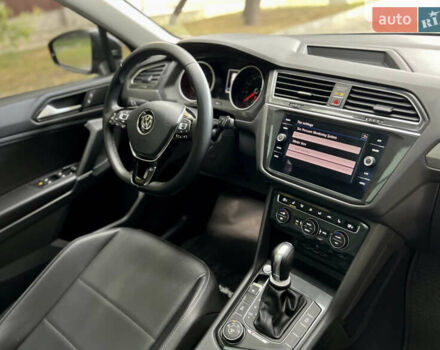 Серый Фольксваген Тигуан, объемом двигателя 1.98 л и пробегом 121 тыс. км за 20000 $, фото 12 на Automoto.ua