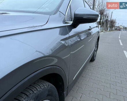 Серый Фольксваген Тигуан, объемом двигателя 2 л и пробегом 169 тыс. км за 21500 $, фото 4 на Automoto.ua