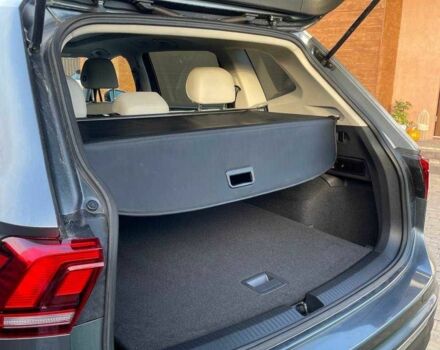 Серый Фольксваген Тигуан, объемом двигателя 2 л и пробегом 165 тыс. км за 16700 $, фото 7 на Automoto.ua